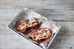 название картинки Свинина грибы помидоры сыр в духовке