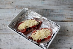 название картинки Свинина грибы помидоры сыр в духовке