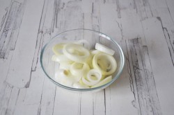 Свинина на косточке в духовке - шаг 2 Свинина на косточке в духовке - шаг 2