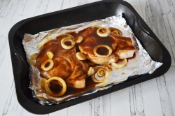 Свинина на косточке в духовке - шаг 6 Свинина на косточке в духовке - шаг 6