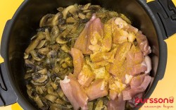 Свинина обжаренная в шампиньонах со сливками