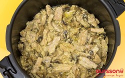 Свинина обжаренная в шампиньонах со сливками