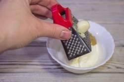 название картинки Свинина с грибами и сыром в духовке