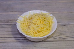 название картинки Свинина с грибами и сыром в духовке