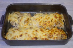 название картинки Свинина с грибами и сыром в духовке