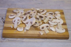 название картинки Свинина с грибами и сыром в духовке