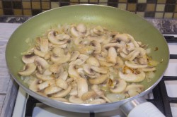 название картинки Свинина с грибами и сыром в духовке