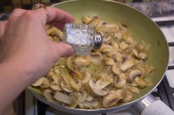 название картинки Свинина с грибами и сыром в духовке