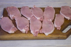 название картинки Свинина с грибами и сыром в духовке