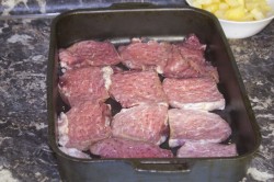 Свинина с ананасами и сыром - шаг 4