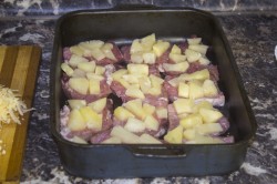 Свинина с ананасами и сыром - шаг 5
