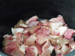 название картинки Свинина с грибами в мультиварке