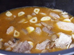 название картинки Свинина с грибами в мультиварке