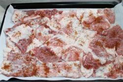 Сочная свинина с грибами и сметаной в духовке