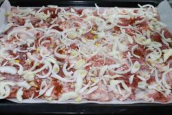 Сочная свинина с грибами и сметаной в духовке