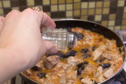 Свинина тушеная с черносливом - шаг 10 Свинина тушеная с черносливом - шаг 10