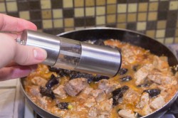 Свинина тушеная с черносливом - шаг 11 Свинина тушеная с черносливом - шаг 11