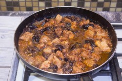 Свинина тушеная с черносливом - шаг 13 Свинина тушеная с черносливом - шаг 13