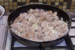 Свинина тушеная с черносливом - шаг 6 Свинина тушеная с черносливом - шаг 6