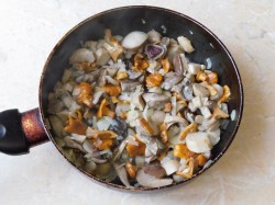 название картинки Свинина в духовке с картошкой и грибами