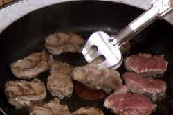 Свинина в сливочном соусе с грибами