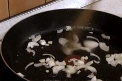 Свинина в сливочном соусе с грибами