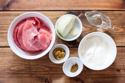 Свинина в сметане тушеная