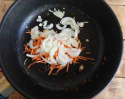 название картинки Свинина в сметанном соусе на сковороде