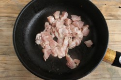 название картинки Свинина в сметанном соусе на сковороде