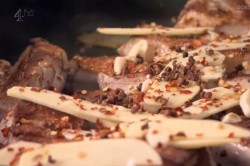 Свинина в соевом соусе запеченная с имбирем