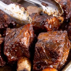 Свинина в соевом соусе запеченная с имбирем