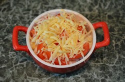 название картинки Свинина в духовке с помидорами и сыром запеченная