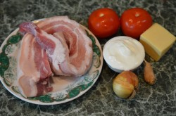 название картинки Свинина в духовке с помидорами и сыром запеченная