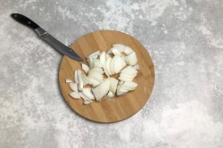 Свиные ребрышки с картошкой в казане - шаг 3