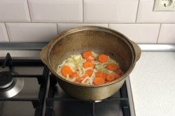 Свиные ребрышки с картошкой в казане - шаг 7