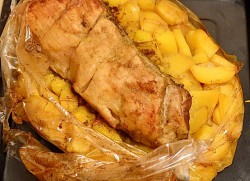 Картошка в горчично чесночном соусе со свиными ребрышками