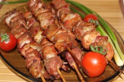 Свиные шашлычки с копчёной грудинкой