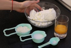 Сырники ванильные под нежным соусом - шаг 1