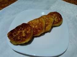 Сырники с клубникой и клубничным сиропом