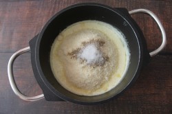 название картинки Сырно чесночный соус с сыром и сливками