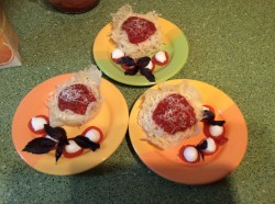 Сырные корзиночки с пастой и соусом болоньезе - шаг 3