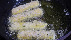 Сырные палочки в панировке во фритюре к пиву