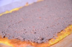 Сырный рулет с паштетом из печени