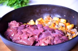 Сырный рулет с паштетом из печени