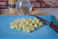 Сырный суп с копчеными сосисками