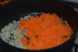 Сырный суп с копчеными сосисками