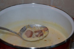 Сырный суп с копчеными сосисками