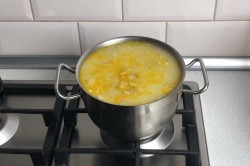 название картинки Сырный суп с курицей и грибами