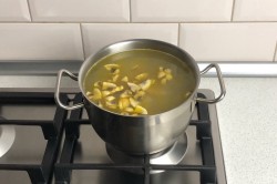 название картинки Сырный суп с курицей и грибами