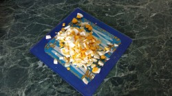 Сытный салат с вареными грудками и кукурузой